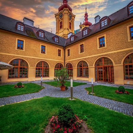 Klášter Hejnice, vzdělávací, konferenční a poutní dům Exterior foto
