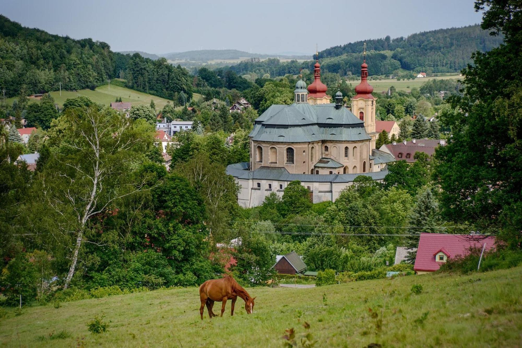 Klášter Hejnice, vzdělávací, konferenční a poutní dům Exterior foto